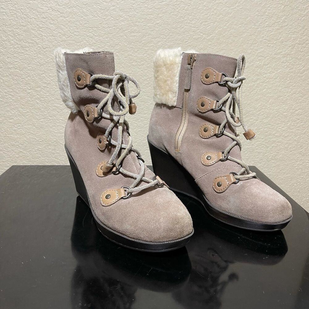 COLE‎ Haan Waterproof Sherpa Lined Size 6.5 Booties